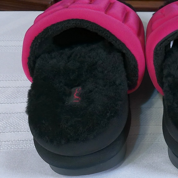 LKNW UGG Maxi Graphic Platform Slides, Color:Raspberry, Women’s Size 7(No Box) - Picture 8 of 10